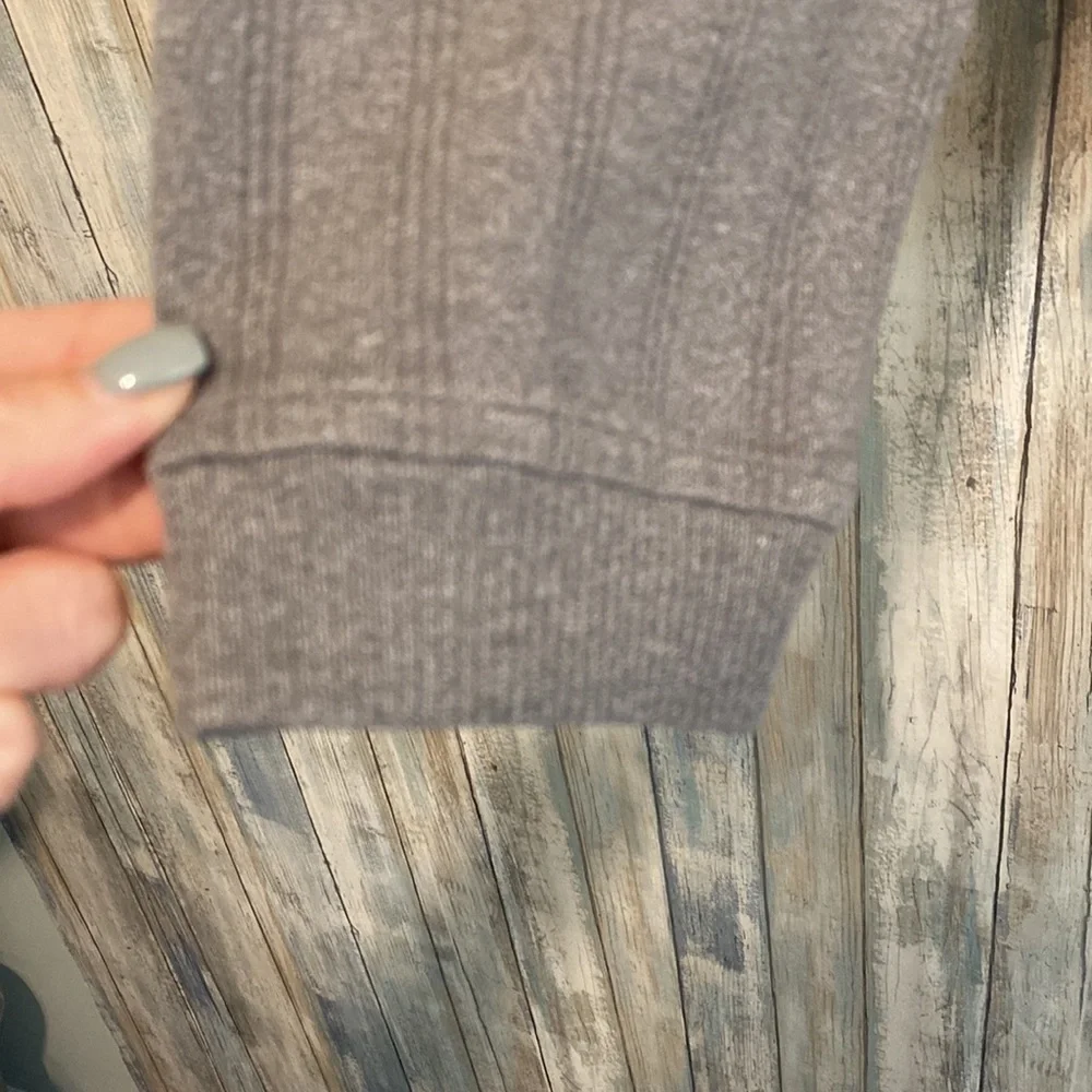 Vanheusen grey Crewneck long sleeve sweater shirt | Medium
